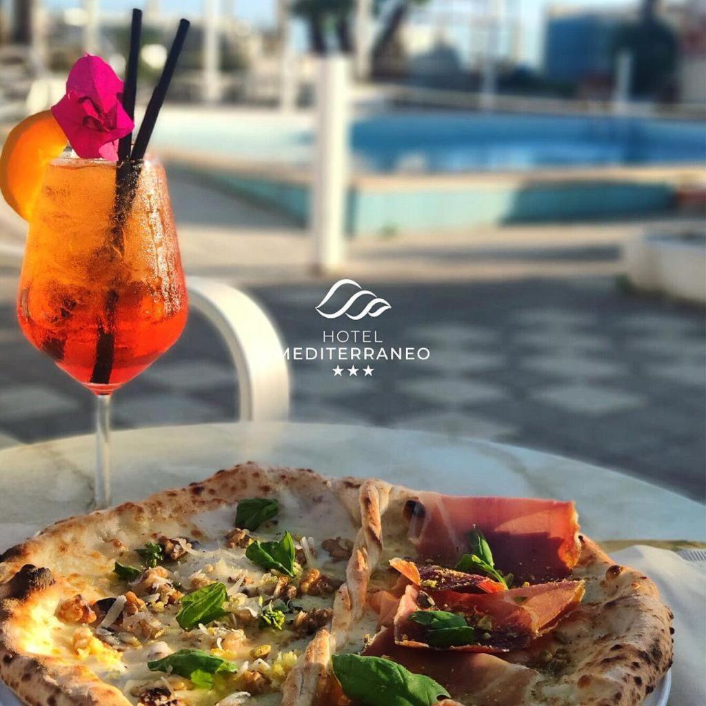 Hotel Mediterraneo ลิโด ดิ ลาตินา ภายนอก รูปภาพ