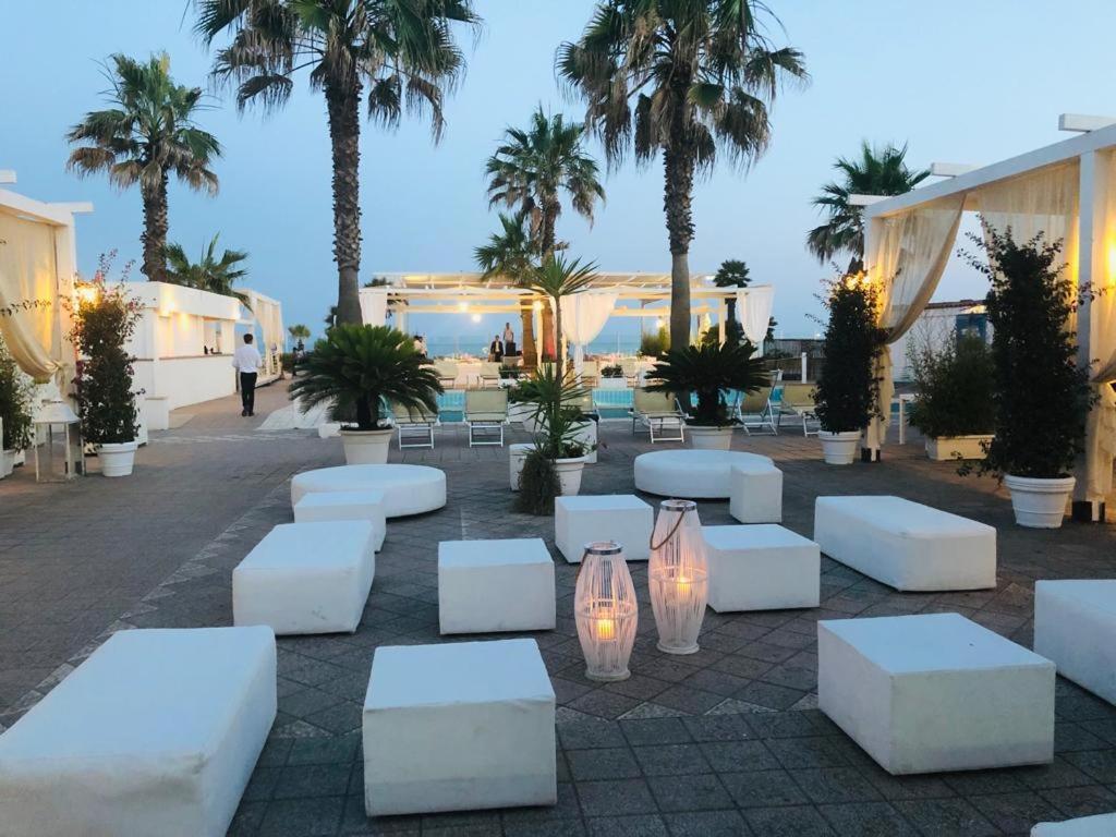 Hotel Mediterraneo ลิโด ดิ ลาตินา ภายนอก รูปภาพ