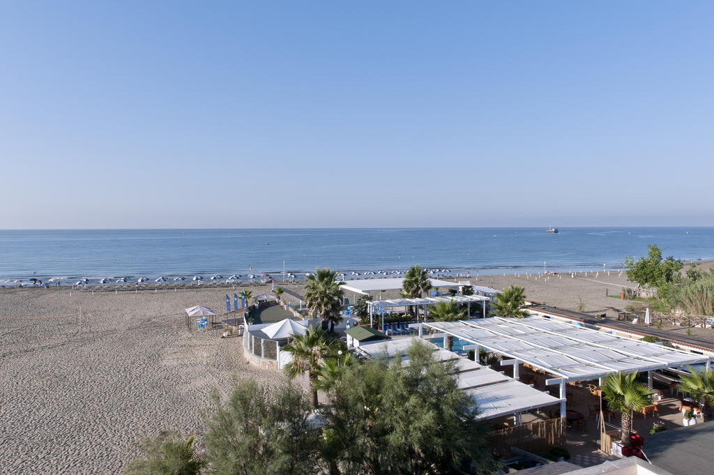 Hotel Mediterraneo ลิโด ดิ ลาตินา ภายนอก รูปภาพ