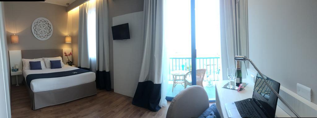Hotel Mediterraneo ลิโด ดิ ลาตินา ภายนอก รูปภาพ