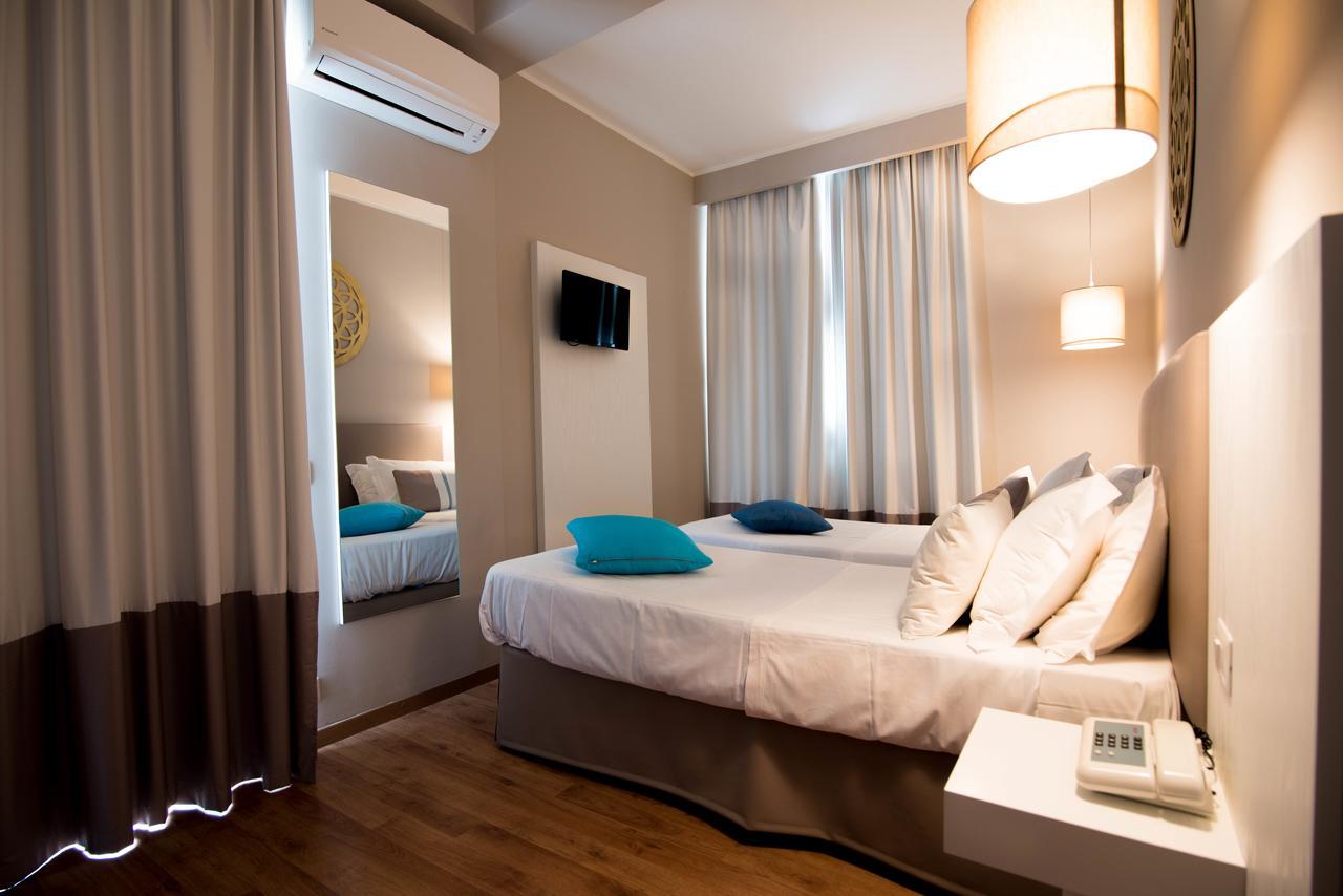 Hotel Mediterraneo ลิโด ดิ ลาตินา ภายนอก รูปภาพ